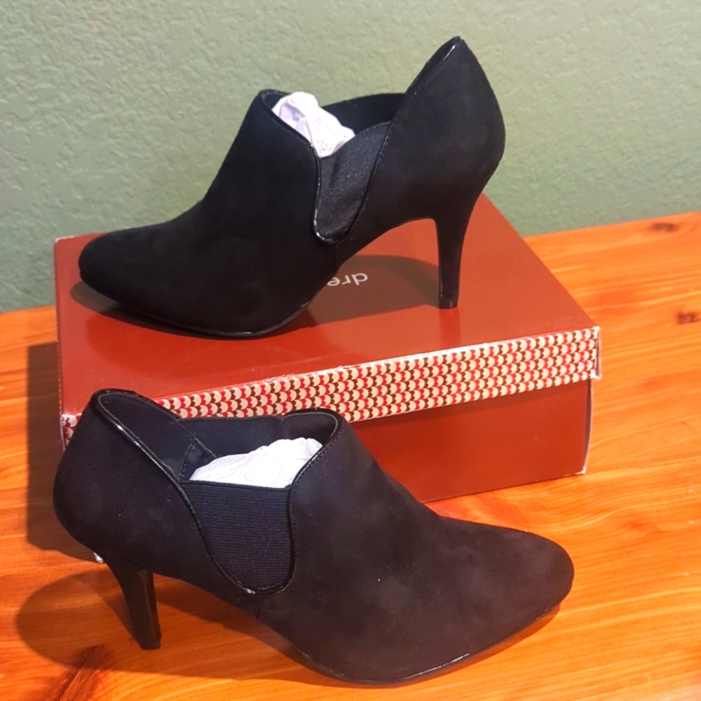 Dressy black shootie